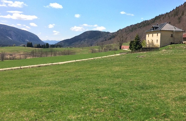 Apartment in the Haut Jura, in the heart of the highest Jura meadows.