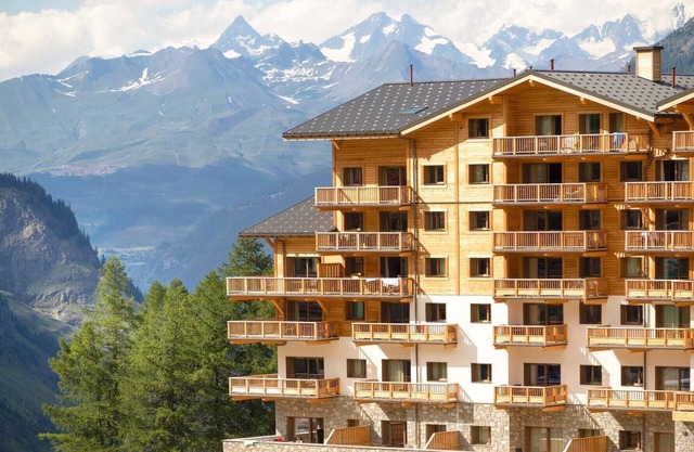 Apartment in Tignes with Spa & Pool
