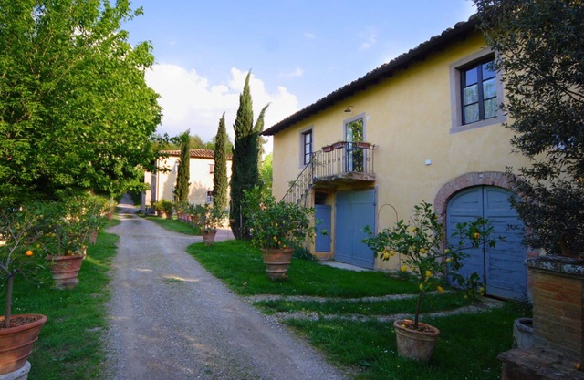Apartment in villa with WIFI, pool, TV, patio, panoramic view, parking, close to San Gimignano