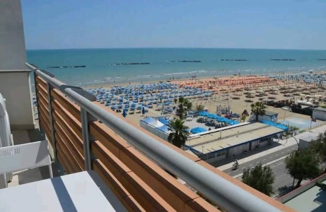 APARTMENT BY THE SEA