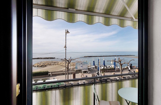 Apartment 'La Cannonata' with Sea View, Balcony and Air Conditioning