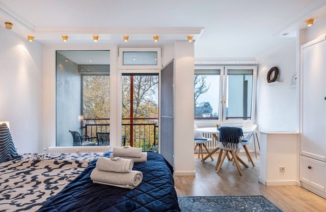 Apartment 'Kapitäns Kajüte Am Steinhuder Meer' with Sea View, Balcony and Wi-Fi