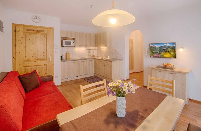 Apartment "Löfflerblick A Dreiherrenspitze" with Mountain View, Wi-Fi & Jacuzzi