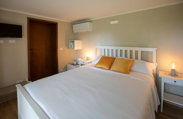 Apartment 'La Ginestra - Camera Matrimoniale' with Shared Garden, Wi-Fi and Air Conditioning