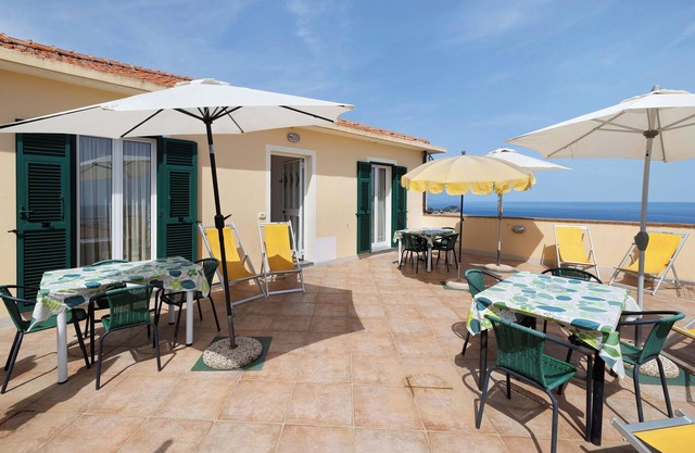 Apartment 'La Realidad 5' with Shared Pool, Wi-Fi and Air Conditioning