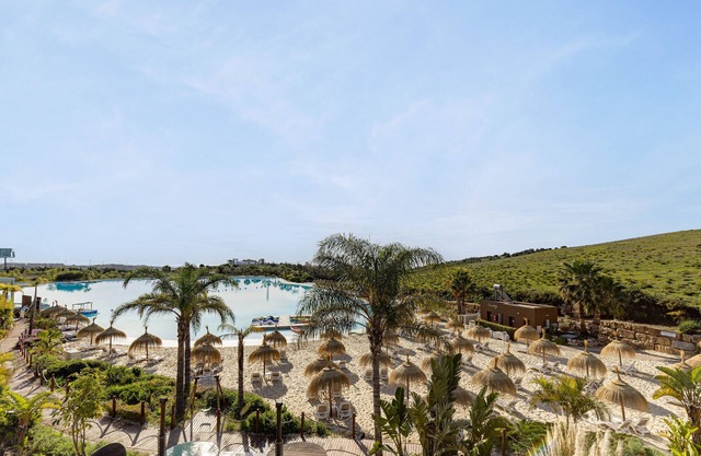 Apartment "Lagoon Suites" with Sea View, Shared Pool & Wi-Fi