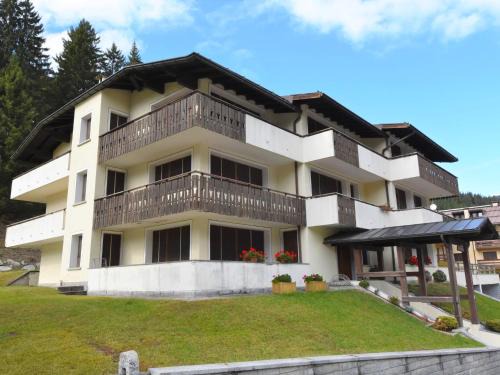 Apartment Laras by Interhome