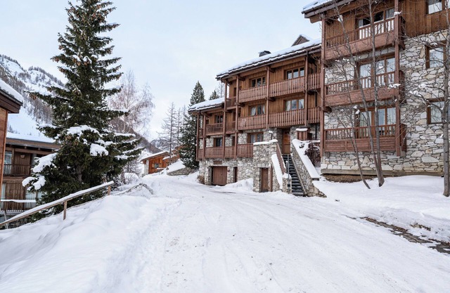 Apartment 'Le Châtelard' with Mountain View, Private Terrace and Wi-Fi