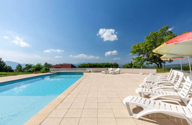 Apartment "le Revard", part of the chalet "Le Pré Charville" with mountain view and Wi-Fi
