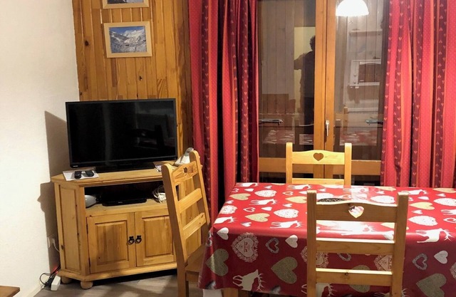 Apartment 'Les Bergers 71' with Mountain View and Balcony