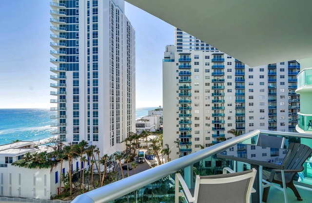 Apartment Luxury The Tides on the Beach with Ocean View