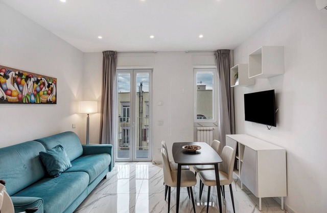 Apartment 'Luxury - Zona Lungomare' with Balcony, Wi-Fi and Air Conditioning
