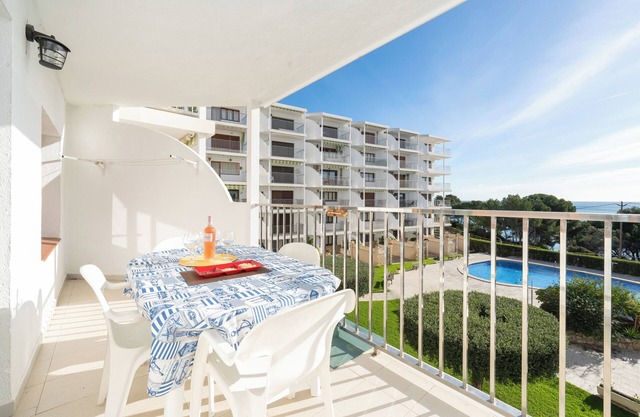 Apartment 'Mimoapart 15, Frente Al Mar' with Sea View, Shared Pool and Wi-Fi