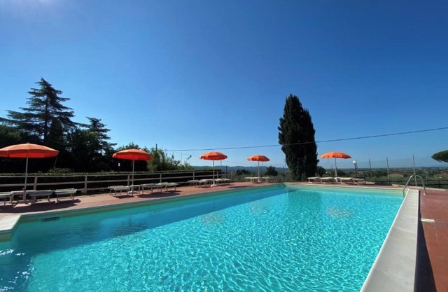 Apartment 'Monolocale Colorino' with Terrace, Shared Pool & Wi-Fi