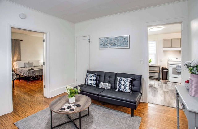 Apartment Near UofR, Strong, Airport and DWTN