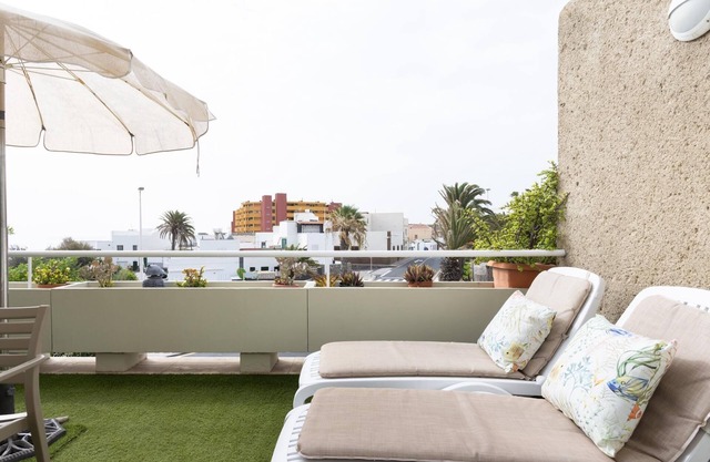 Apartment on the beach, work area and private parking - PillowAbroad