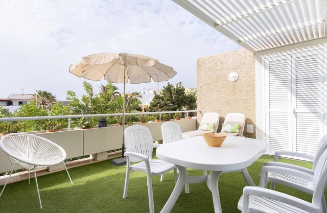 Apartment on the beach, work area and private parking - PillowAbroad