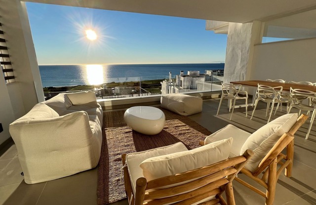Apartment overlooking the sea and Golf Links La Hacienda