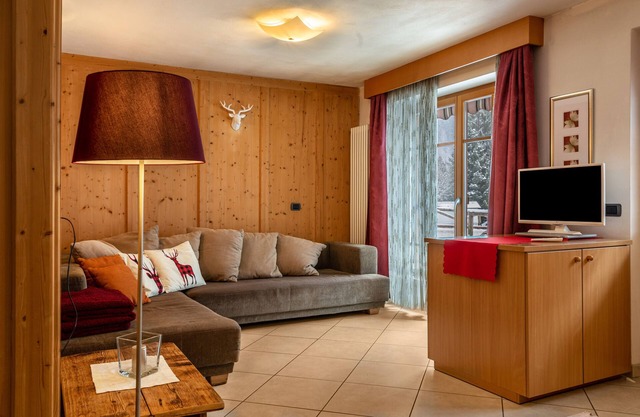 Apartment Pordoi with Mountain View, Private Terrace and Wi-Fi