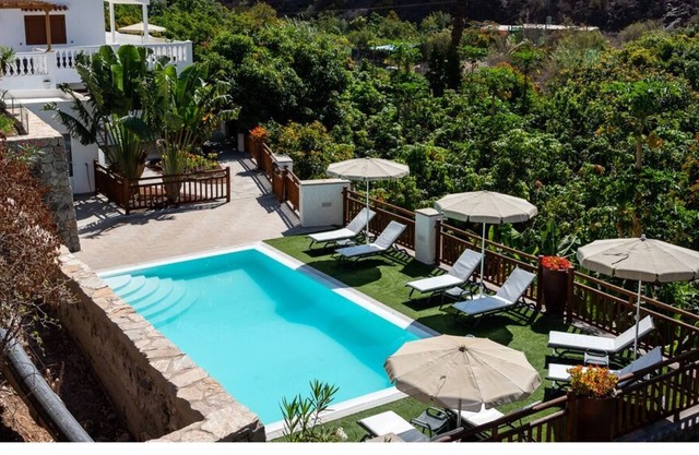 Apartment Papaya with Mountain View, Wi-Fi & Heated Pool