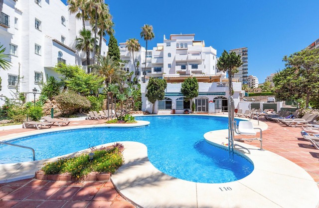 Apartment 'Pueblo Quinta' with Sea View, Wi-Fi and Air Conditioning