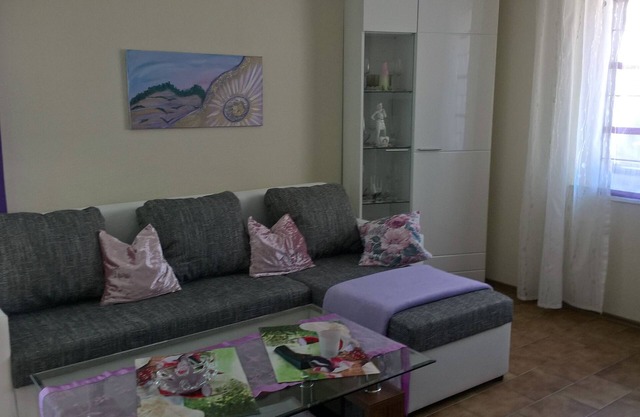 Apartment Romantic, city apartment 40sqm also easy to reach by train.