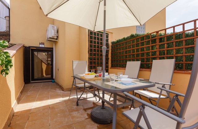 Apartment 'Sauc Beach' with Private Terrace, Wi-Fi and Air Conditioning