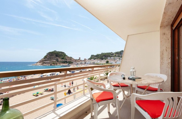 APARTMENT SEA VIEWS ON THE BEACH 3
