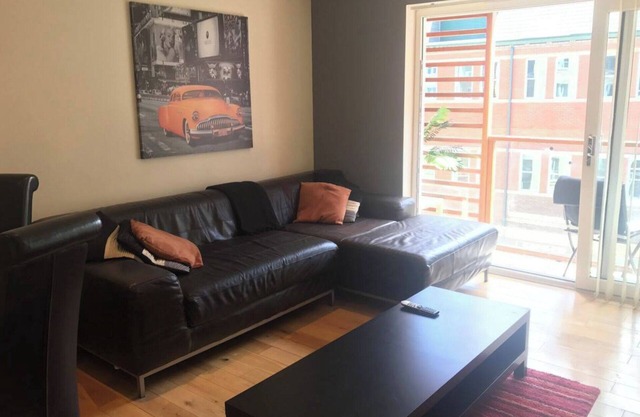 Apartment-Sleeps4-Balcony-Parking-PetsOk
