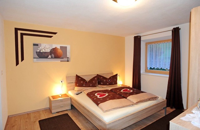 Apartment "Steinhaus XL" with Mountain View, Shared Pool & Wi-Fi