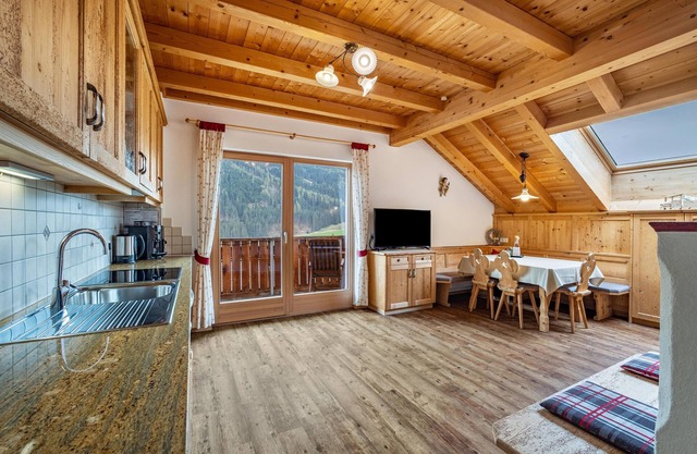 Apartment 'Stoffnerhof Apt Edelweiß' with Mountain View, Shared Garden and Wi-Fi