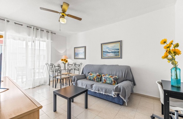 Apartment 'Sunflower Beach' with Private Terrace, Balcony and Wi-Fi