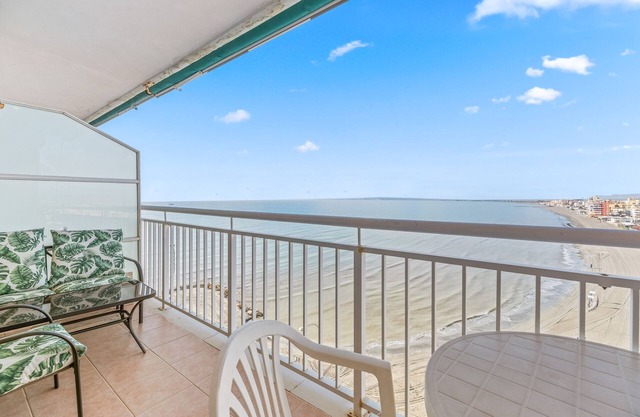 Apartment 'Sunflower Costa Blanca' with Sea View, Wi-Fi and Air Conditioning