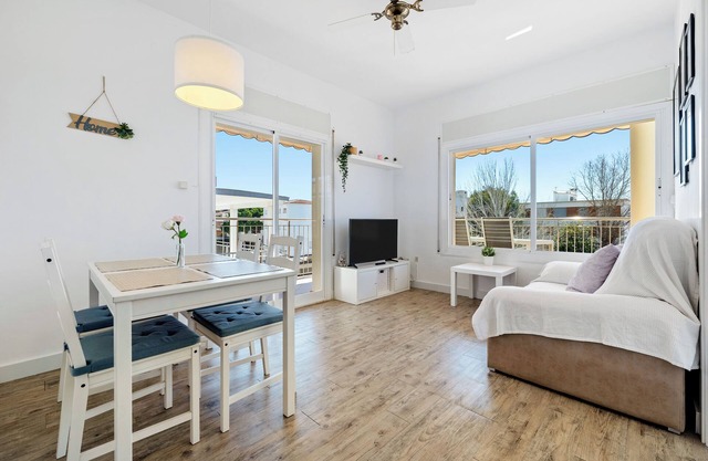 Apartment 'Sweet Apt- Sea Views' with Sea View, Wi-Fi and Air Conditioning