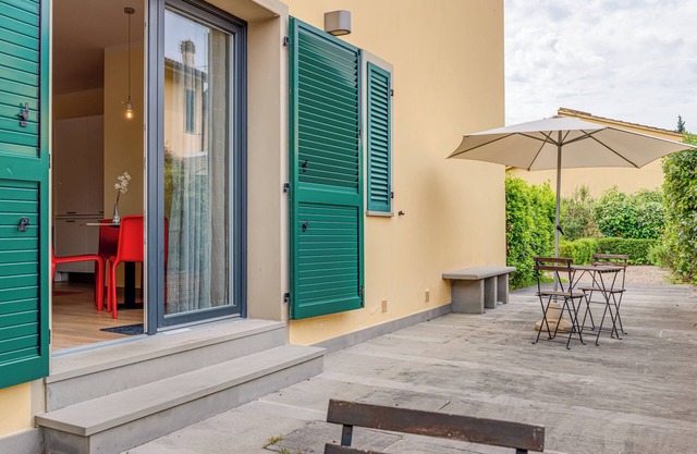 Apartment 'Tinaia' with Shared Pool, Wi-Fi and Air Conditioning