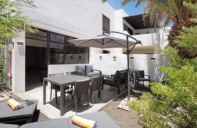 Apartment 'Tranquilidad 300m To Beach' with Private Terrace, Shared Garden and Wi-Fi