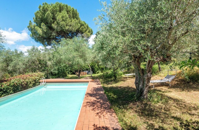 Apartment 'Villa Caselunghe' with Shared Pool, Wi-Fi and Air Conditioning