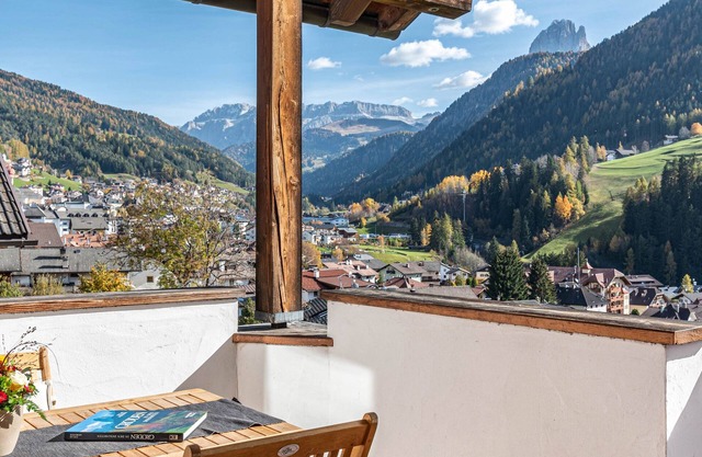 Apartment "Villa Erina A" with Mountain View, Terrace & Wi-Fi