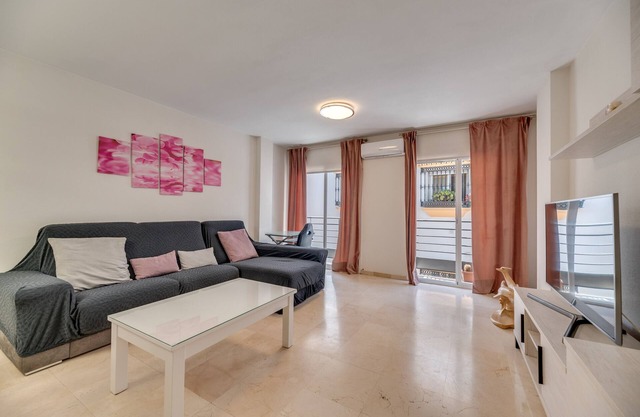 Apartment 'Vivienda Casco Antiguo De Marbella' with Balcony, Wi-Fi and Air Conditioning