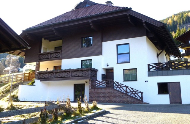 Apartment with mountain & slope view