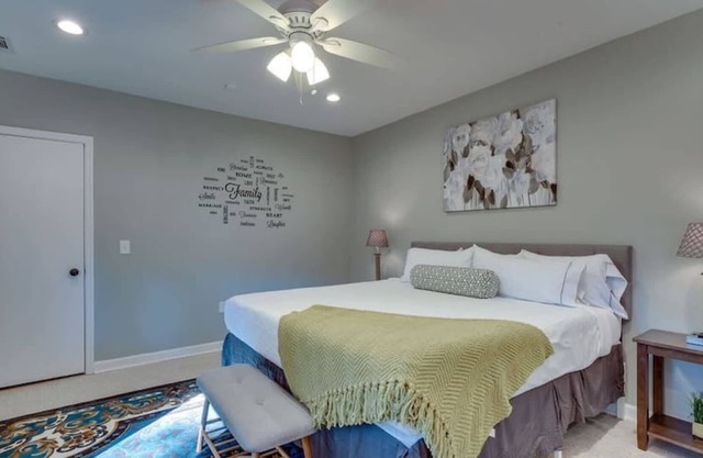 Apartment w/ Pool & Gazebo-Swanky Savannah Style