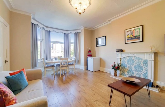 Apartment w/workspace in Ealing