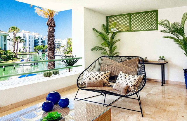 Apartment 'Waterfront Polo Royale I' with Private Pool, Wi-Fi and Air Conditioning