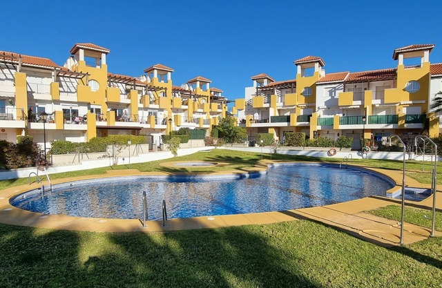 Apartment with 2 bedrooms with 2 bathrooms, pool views, WIFI
