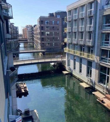 Apartment with canal view