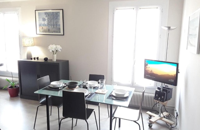Apartment with Car Park - Charonne Neighborhood