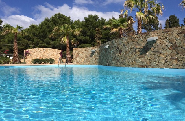APARTMENT WITH GARDEN IN RESIDENCE WITH POOL