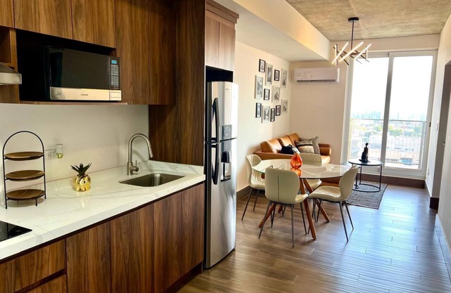 Apartment with pool and garden in downtown Monterrey, 5 minutes from San Pedro.