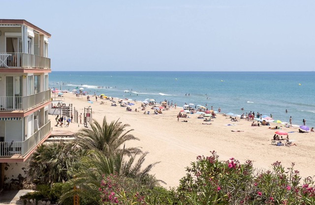 Apartment with pool in Gavá Mar