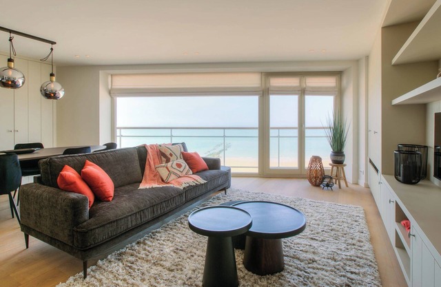 Apartment with sea view on 7th floor